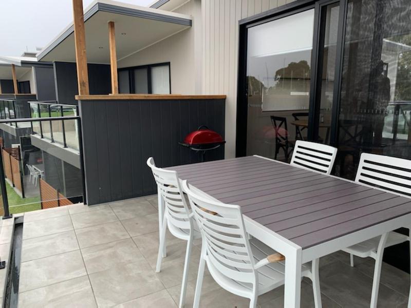 Captains Cove 1St Floor Spa Luxury Apartments - Free Netflix 페인스빌 외부 사진