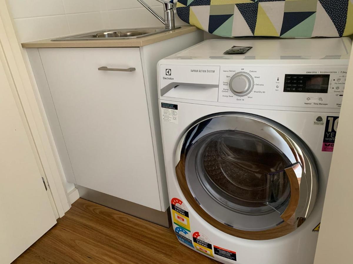 Captains Cove 1St Floor Spa Luxury Apartments - Free Netflix 페인스빌 외부 사진