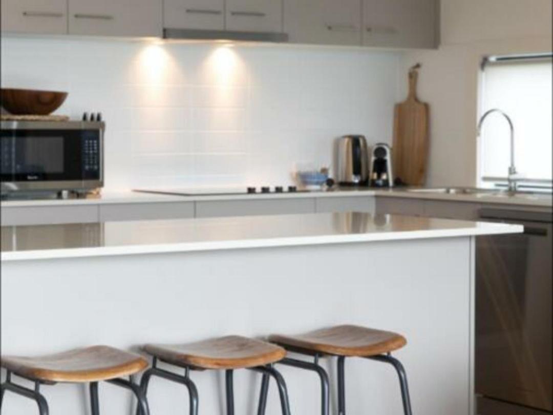 Captains Cove 1St Floor Spa Luxury Apartments - Free Netflix 페인스빌 외부 사진